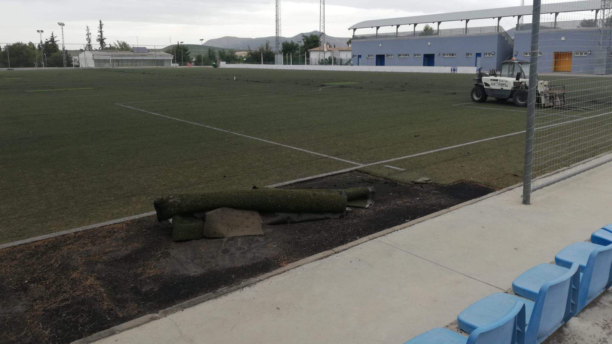 inicio sustitución césped Ciduad Deportiva