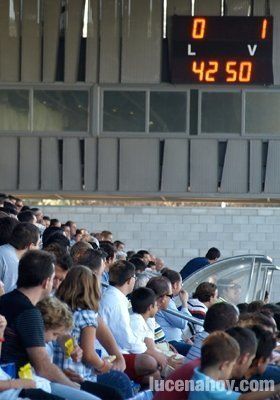 Un informe garantiza la estabilidad de los voladizos del estadio de Lucena