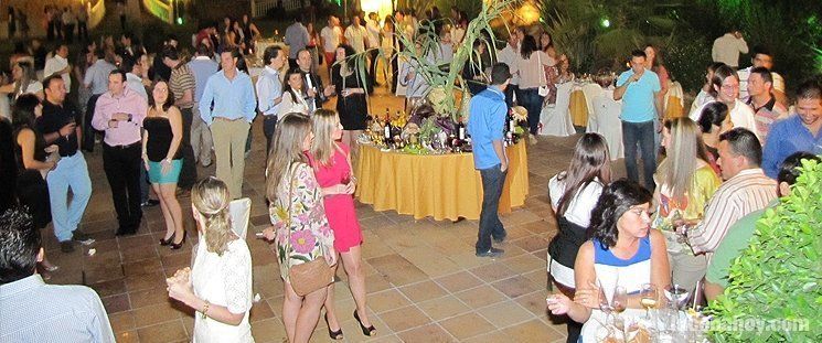 Más de 200 parejas se dan cita en la "Noche de los Novios"