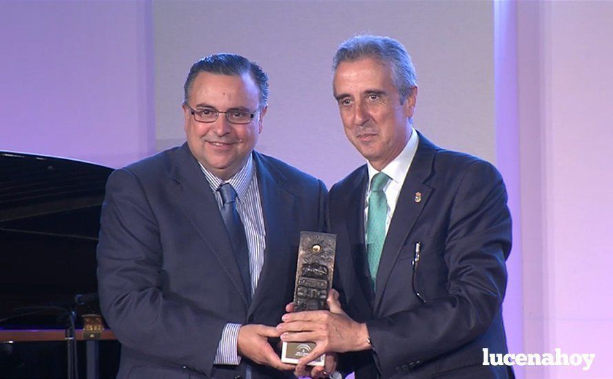 Juan Pérez recibe el Premio Andalucía de Turismo 2016 en nombre de la ciudad de Lucena