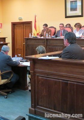 El pleno aprueba medidas para saldar los números rojos de 2011