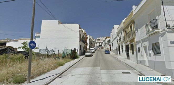 Montilla: Ataca con una azada a un empleado municipal, atropella a un agente y se fuga