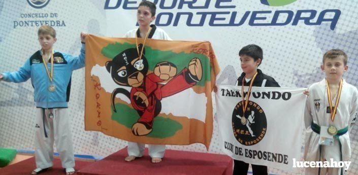 Antonio Jesús Campaña, en el centro, tras recibir la medalla de oro en el Pabellón Municipal de Pontevedra Antonio Jesús Campaña, en el centro, tras recibir la medalla de oro en el Pabellón Municipal de Pontevedra