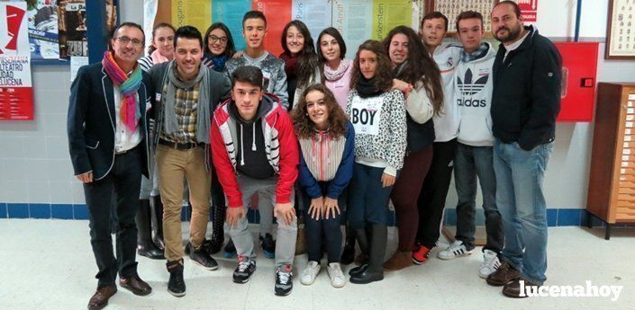 Alumnos y profesores del IES Miguel de Cervantes rechazan la homofobia en la Semana de la Tolerancia. Archivo LucenaHoy Alumnos y profesores del IES Miguel de Cervantes rechazan la homofobia en la Semana de la Tolerancia. Archivo LucenaHoy