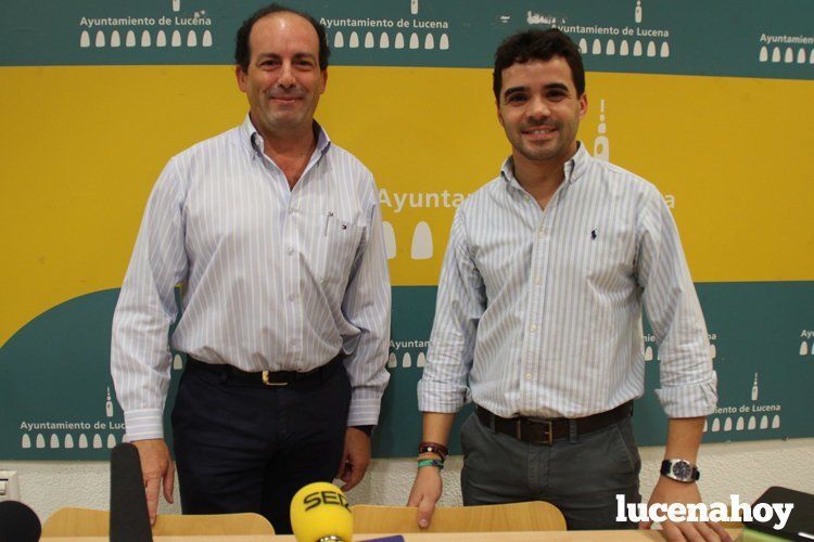Paco Huertas y Manuel Barea, ediles del PP, durante la rueda de prensa Paco Huertas y Manuel Barea, ediles del PP, durante la rueda de prensa