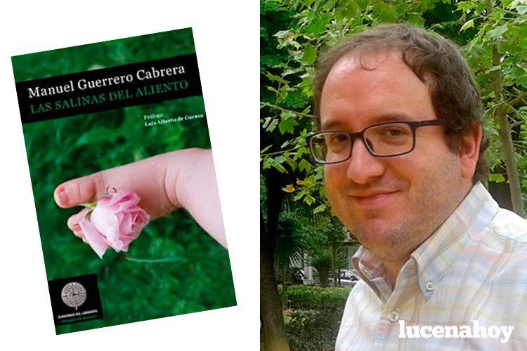 Manuel Guerrero junto a la portada de su nuevo poemario Manuel Guerrero junto a la portada de su nuevo poemario