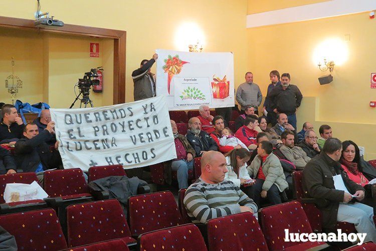 Miembros de Acprelade, ayer, en el pleno Miembros de Acprelade, ayer, en el pleno