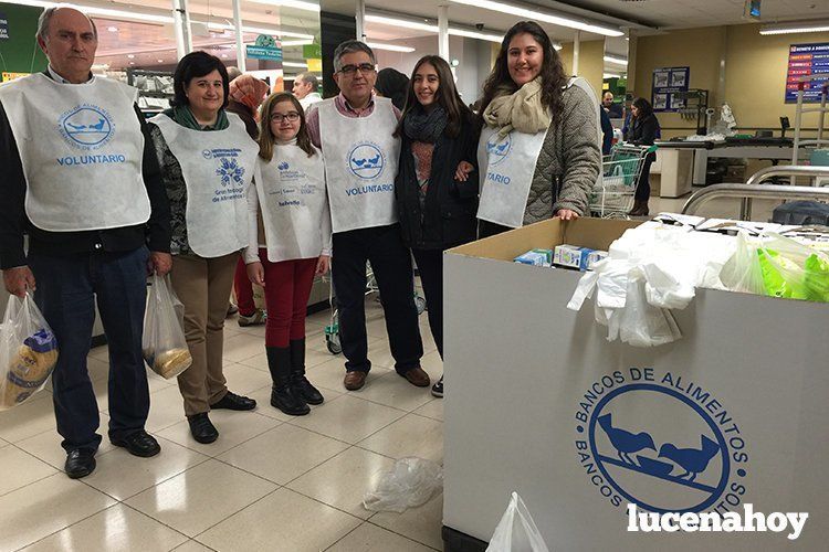 Voluntarios de la campaña del Banco de Alimentos, este fin de semana en uno de los supermercados participantes Voluntarios de la campaña del Banco de Alimentos, este fin de semana en uno de los supermercados participantes