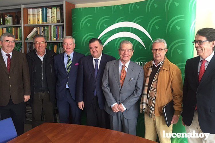 Reunión del delegado provincial con los presidentes de la DO cordobesas, entre ellos Antonio Cañete, de la DO Aceite de Lucena