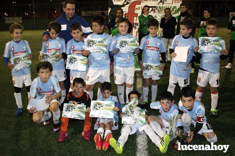 Jugadores y técnico del equipo benjamín de la Fundación Lucena CF.