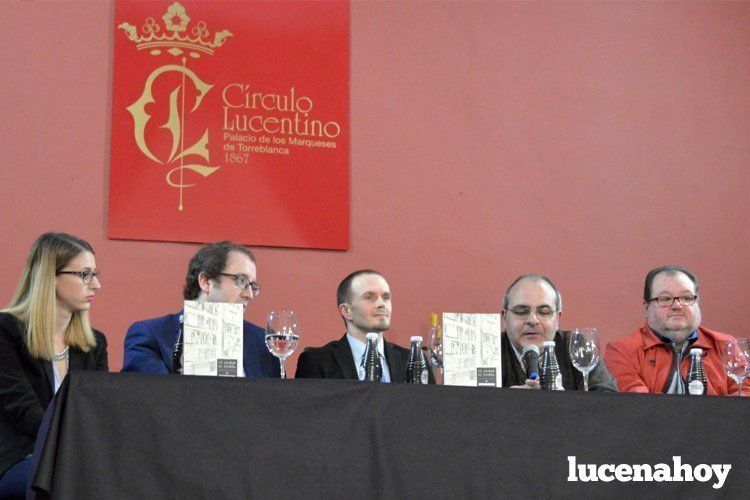 Un momento de la presentación del libro Un momento de la presentación del libro