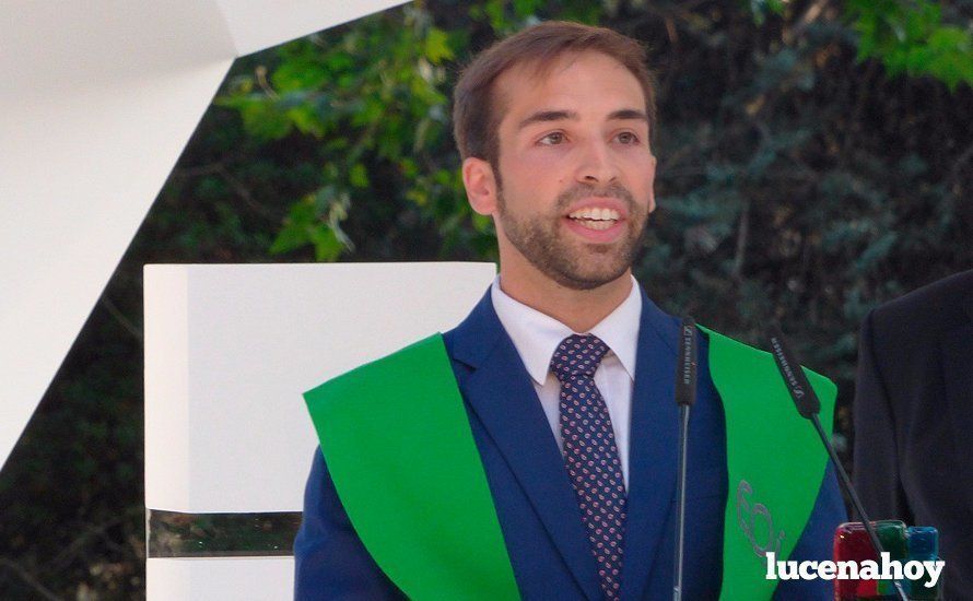 Jesús Rueda Osuna durante su discurso tras recibir la Mención Especial al mejor alumno del área de Business Management Education de la Escuela de Organización Industrial (EOI) Jesús Rueda Osuna durante su discurso tras recibir la Mención Especial al mejor alumno del área de Business Management Education de la Escuela de Organización Industrial (EOI)