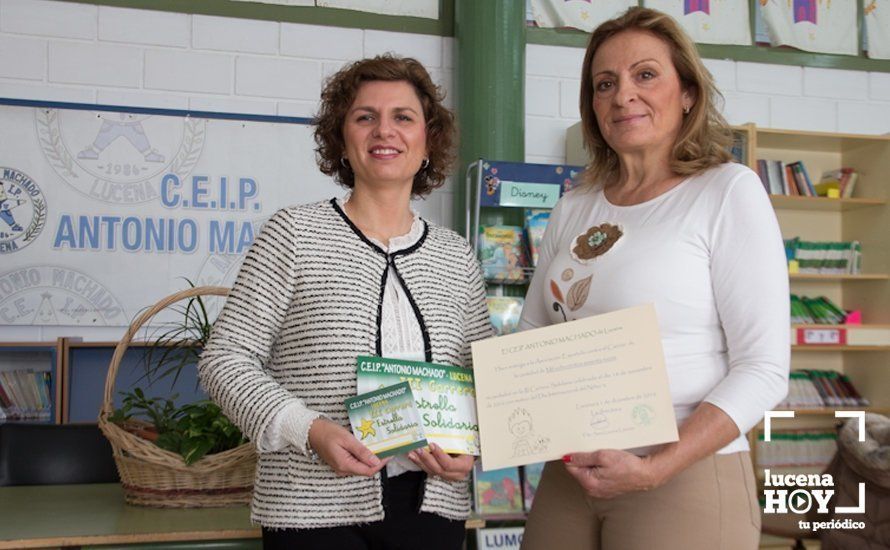 Sara Lucena entrega el dinero recaudado a la presidenta de la AECC en Lucena, Araceli Chicano Sara Lucena entrega el dinero recaudado a la presidenta de la AECC en Lucena, Araceli Chicano