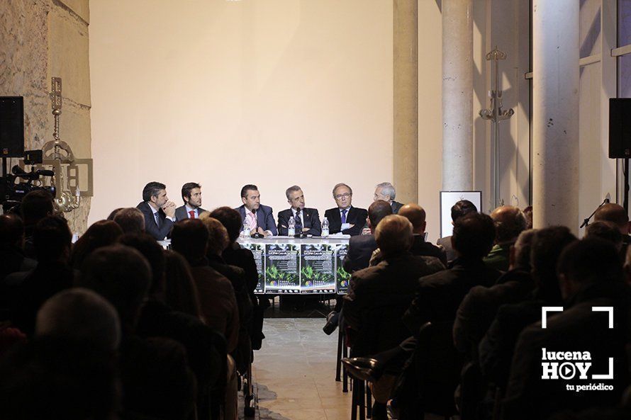 Intervinientes y público en la mesa redonda sobre emprendimiento. MIGUEL PACHECHO