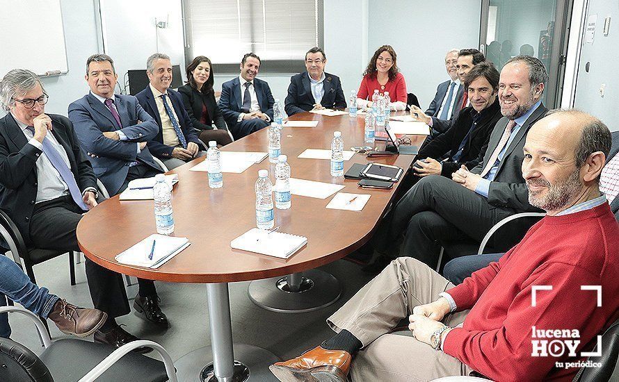 Un momento de la reunión mantenida hoy en el IAT Un momento de la reunión mantenida hoy en el IAT