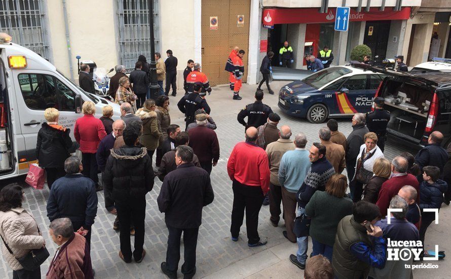 Numerosas personas han sido testigos del fatal suceso en la calle Las Torres Numerosas personas han sido testigos del fatal suceso en la calle Las Torres