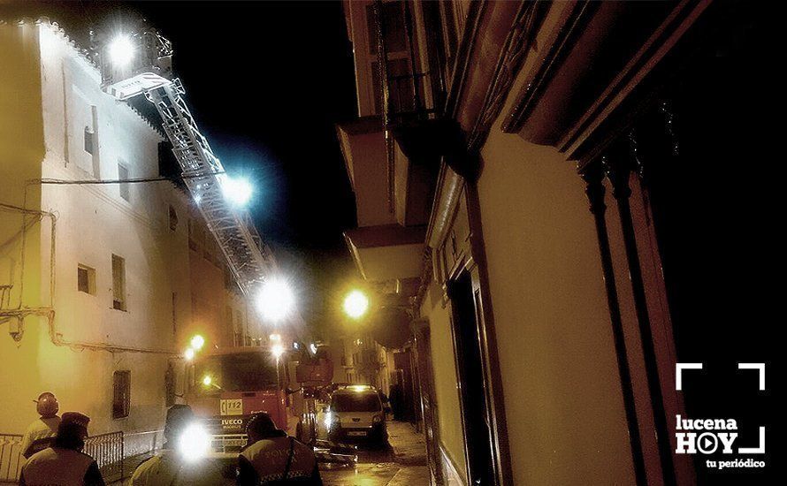Bomberos y policía en el lugar de los hechos Bomberos y policía en el lugar de los hechos