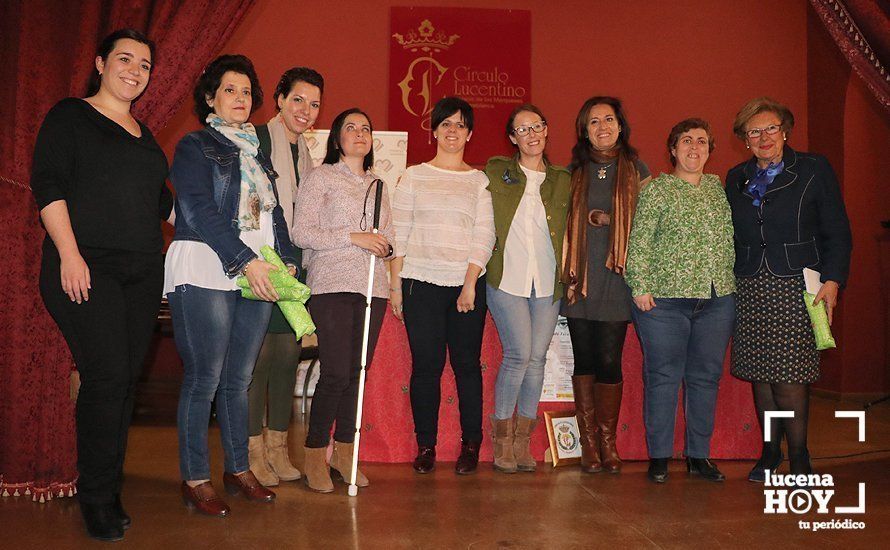 Ponentes en esta jornada junto a representantes de Mujeres en Igualdad Ponentes en esta jornada junto a representantes de Mujeres en Igualdad