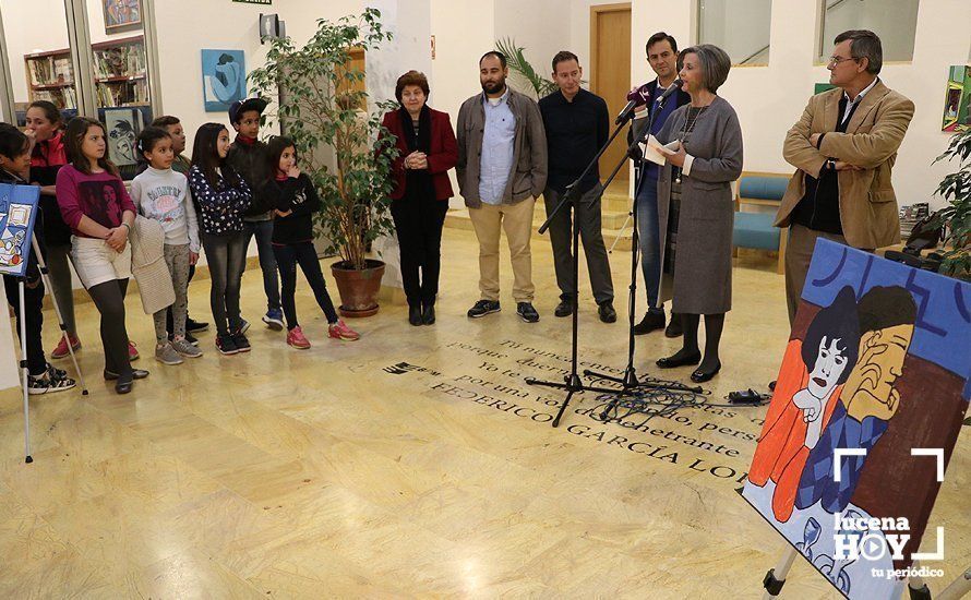 Un momento de la inauguración de la exposición sobre Picasso en la Biblioteca Municipal Un momento de la inauguración de la exposición sobre Picasso en la Biblioteca Municipal