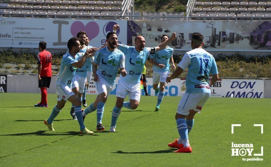 Los jugadores del Ciudad de Lucena celebran el primer gol del partido Los jugadores del Ciudad de Lucena celebran el primer gol del partido