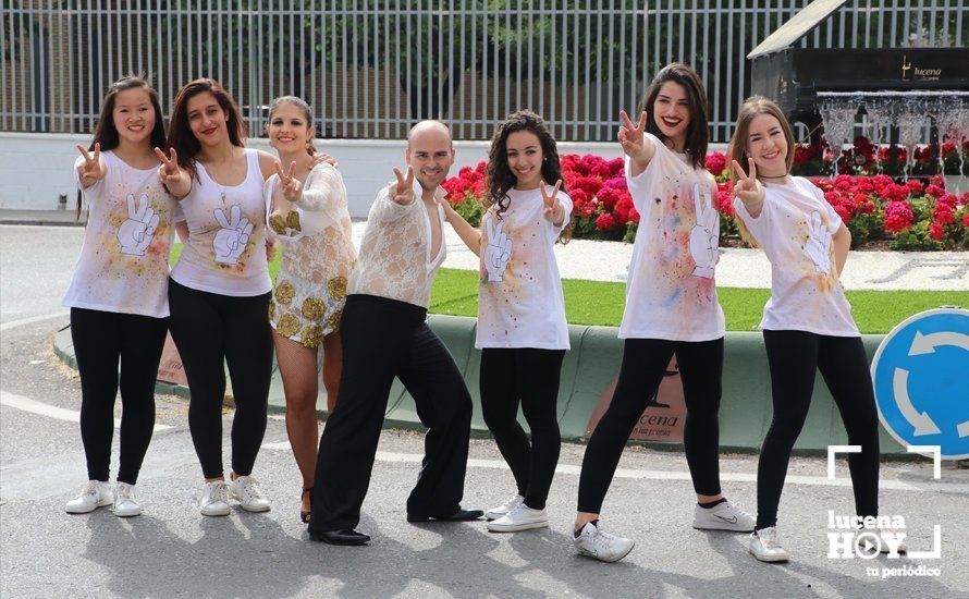 Angy y Juárez junto a las componentes del grupo de Street Dance que han participado en la grabación Angy y Juárez junto a las componentes del grupo de Street Dance que han participado en la grabación