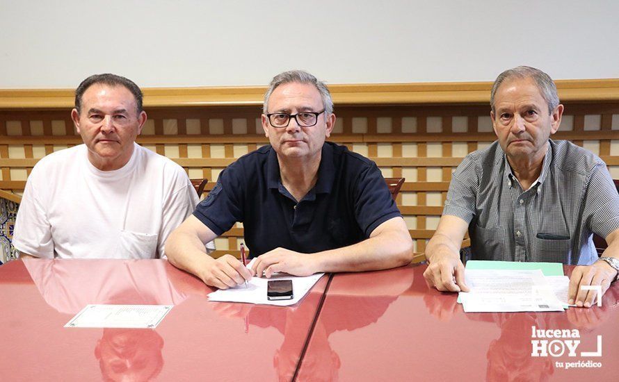 Miembros de la Plataforma Lucena por sus necesidades sanitarias, esta mañana durante la rueda de prensa