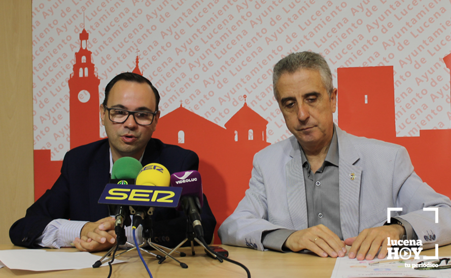 El alcalde de Lucena, Juan Pérez, junto con el presidente de AMFE, Juan de Dios Vallecillo El alcalde de Lucena, Juan Pérez, junto con el presidente de AMFE, Juan de Dios Vallecillo