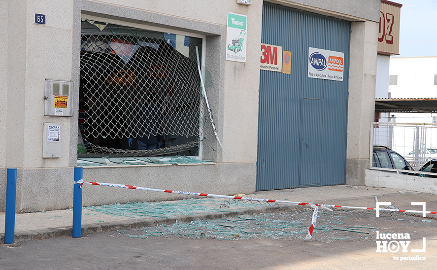 Estado del escaparate de Agrocor, empresa en la que se ha producido el robo la pasada madrugada Estado del escaparate de Agrocor, empresa en la que se ha producido el robo la pasada madrugada