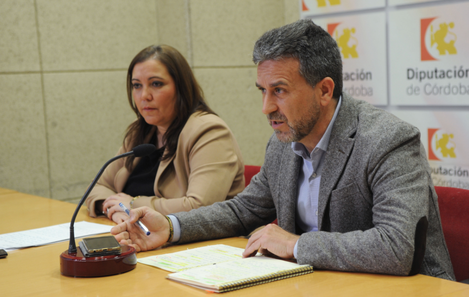 La portavoz del Grupo del PSOE en la institución provincial, Ana Carrillo y Francisco Ángel Sánchez. La portavoz del Grupo del PSOE en la institución provincial, Ana Carrillo y Francisco Ángel Sánchez.