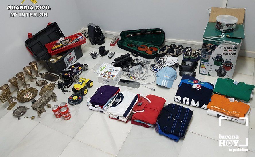 Objetos recuperados tras ser sustraídos en una vivienda de la pedanía ruteña de Nacimiento de Zambra Objetos recuperados tras ser sustraídos en una vivienda de la pedanía ruteña de Nacimiento de Zambra