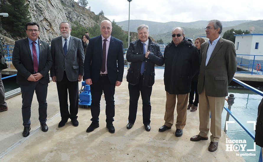 Autoridades asistentes al acto de recepción de la Estación de Tratamiento de Agua Potable (ETAP) de Iznájar Autoridades asistentes al acto de recepción de la Estación de Tratamiento de Agua Potable (ETAP) de Iznájar