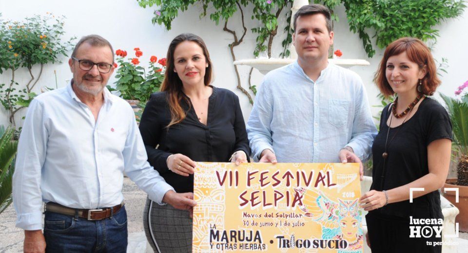 Presentación del cartel anunciador del veterano festival de la pedanía de Las Navas Presentación del cartel anunciador del veterano festival de la pedanía de Las Navas