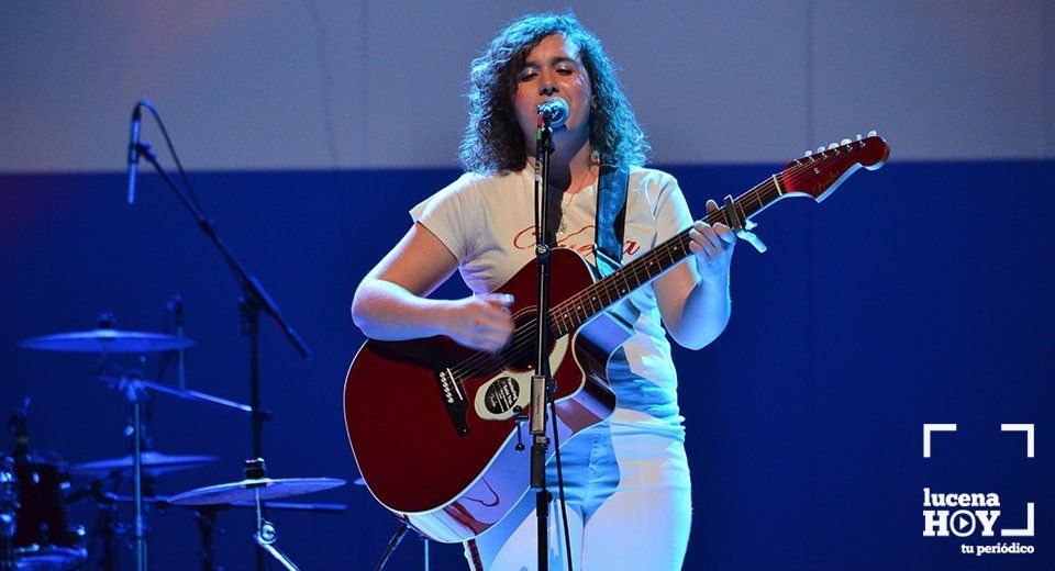 Mireya durante su actuación Mireya durante su actuación