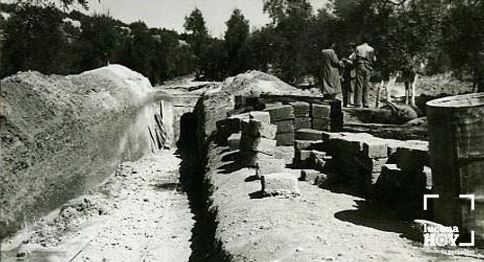 Obras de construcción de la canalización de agua desde el Nacimiento de Zambra mediado el siglo XX