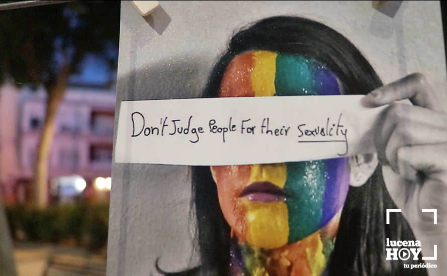 No juzges a la gente por su sexualidad, una de las obras expuestas en el Coso No juzges a la gente por su sexualidad, una de las obras expuestas en el Coso