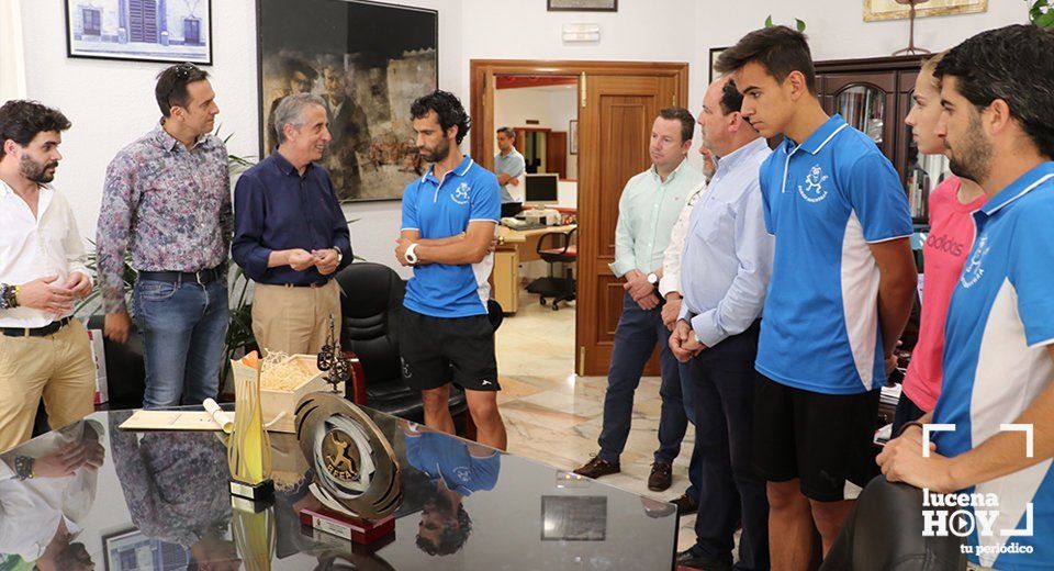 Un momento de la recepción municipal al club Surco Aventura Lucena Un momento de la recepción municipal al club Surco Aventura Lucena