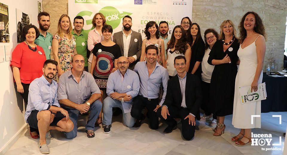 Participantes en este tercera edición del Espacio Coworking-Go2Work Lucena, junto a David Meca y el director del proyecto Emilio Cabanes Participantes en este tercera edición del Espacio Coworking-Go2Work Lucena, junto a David Meca y el director del proyecto Emilio Cabanes