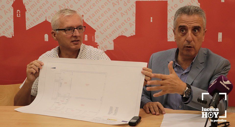 José Cantizani y Juan Pérez presentan el plano del nuevo comedor José Cantizani y Juan Pérez presentan el plano del nuevo comedor