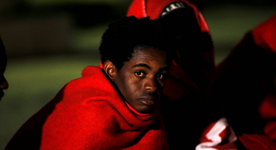 Un menor extranjeros no acompañados (Mena) a su llega a un puerto de Málaga. REUTERS Un menor extranjeros no acompañados (Mena) a su llega a un puerto de Málaga. REUTERS