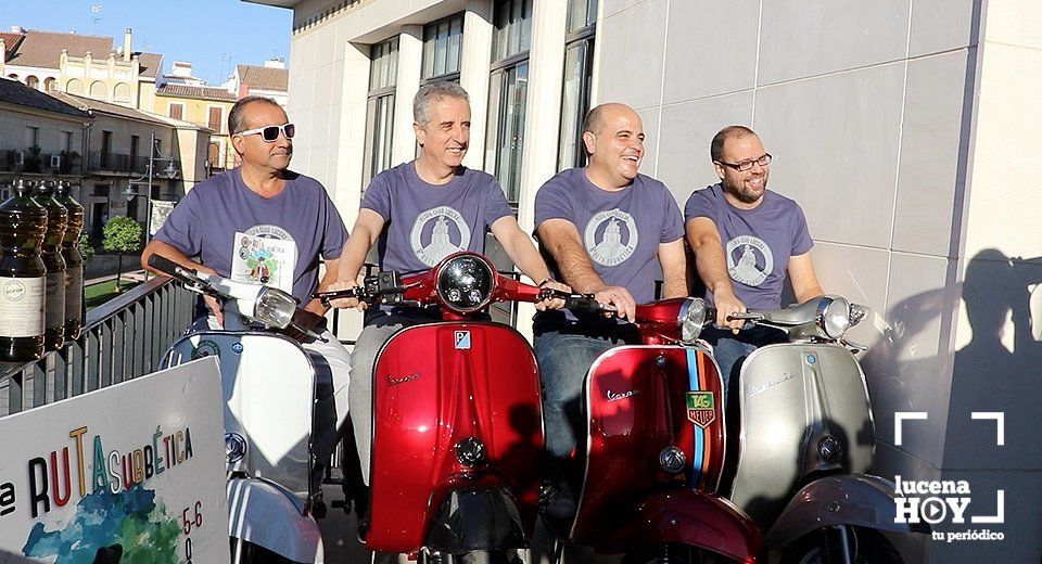 Presentación de la Ruta Subbética en Vespa en el balcón de la Gerencia de Urbanismo Presentación de la Ruta Subbética en Vespa en el balcón de la Gerencia de Urbanismo