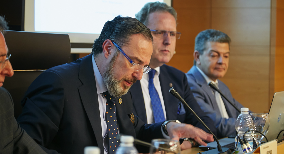 En primer término Diego Chacón, Decano del Colegio de Abogados