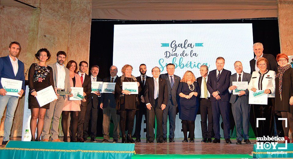 Autoridades y galardonados en la Gala Día de la Subbética Autoridades y galardonados en la Gala Día de la Subbética