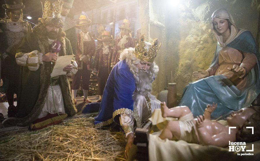 Adoración de los Reyes Magos al niño Jesús en el Belén de la Plaza Nueva. Archivo