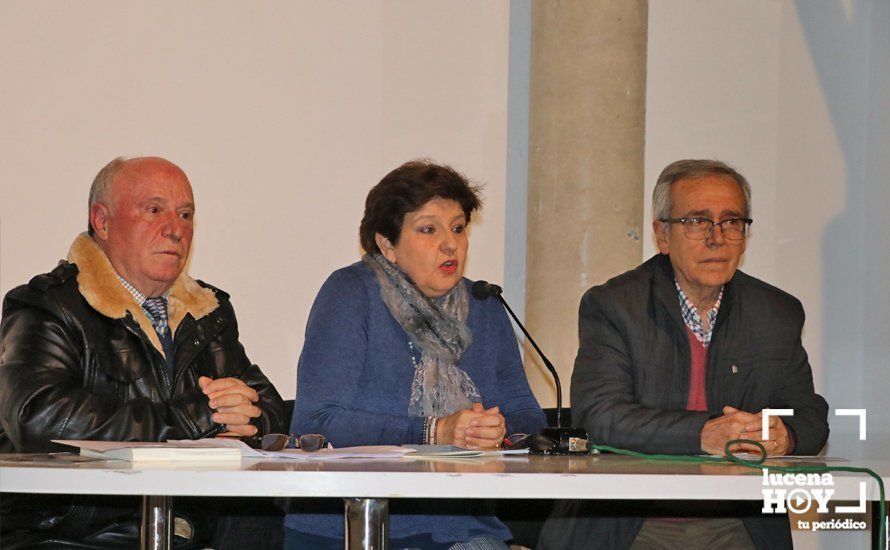 Antonio Cruz, Encarnación Camacho y Antonio Moyano durante la inauguración de la muestra