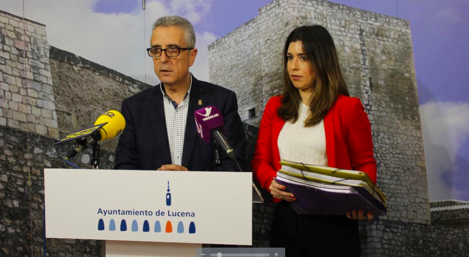 Juan Pérez y Teresa Alonso durante su declaración ante los medios de comunicación Juan Pérez y Teresa Alonso durante su declaración ante los medios de comunicación