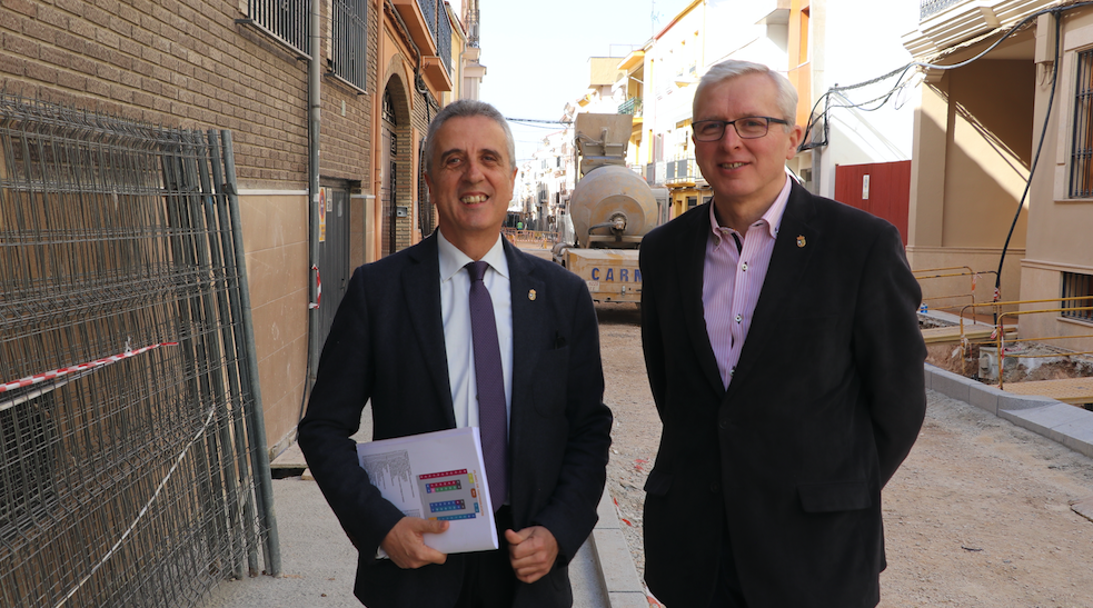 Juan Pérez y José Cantizani durante la visita a la calle Mediabarba Juan Pérez y José Cantizani durante la visita a la calle Mediabarba