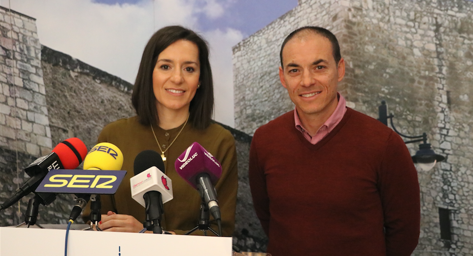 Araceli Bergillos y Juan José Franco durnte la presentación de la muestra Araceli Bergillos y Juan José Franco durnte la presentación de la muestra
