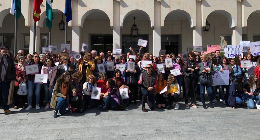 Una imagen de la concentración, a la que tampoco fueron convocados los medios de comunicación. Una imagen de la concentración, a la que tampoco fueron convocados los medios de comunicación.