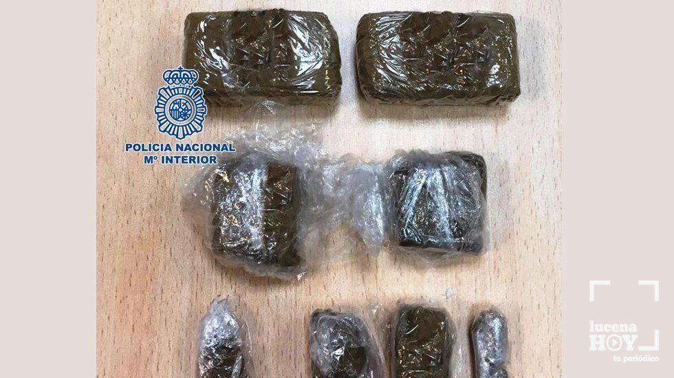 Droga incautada a los dos detenidos Droga incautada a los dos detenidos