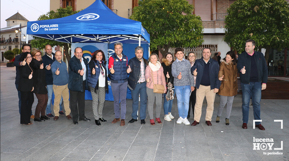 Miembros del PP en la mesa informativa celebrada ayer en la Plaza Nueva Miembros del PP en la mesa informativa celebrada ayer en la Plaza Nueva
